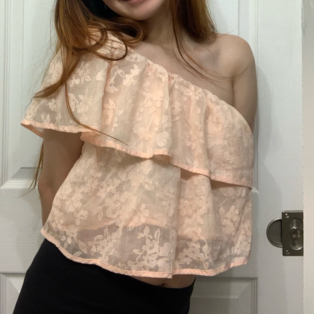 Urban Outfitters: Off-Shoulder Crop Top